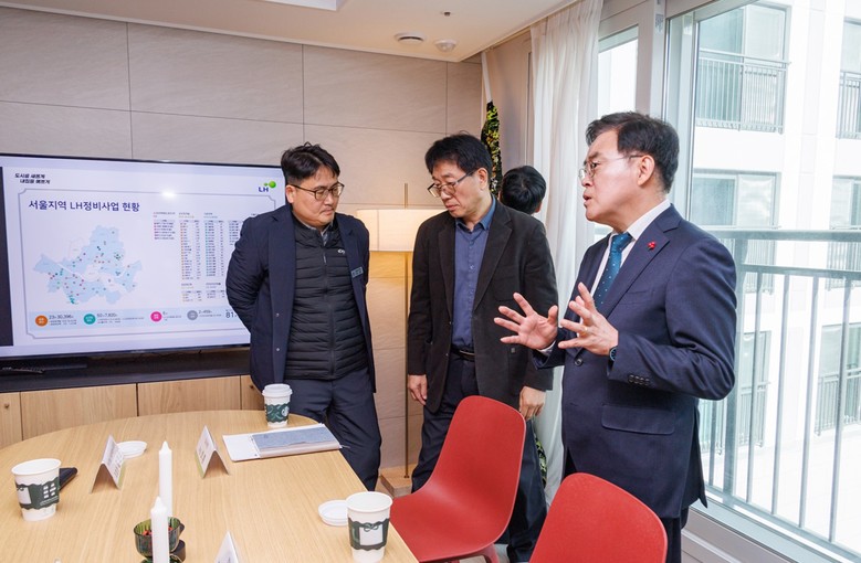 진교훈 강서구청장, 서울 첫 LH 참...